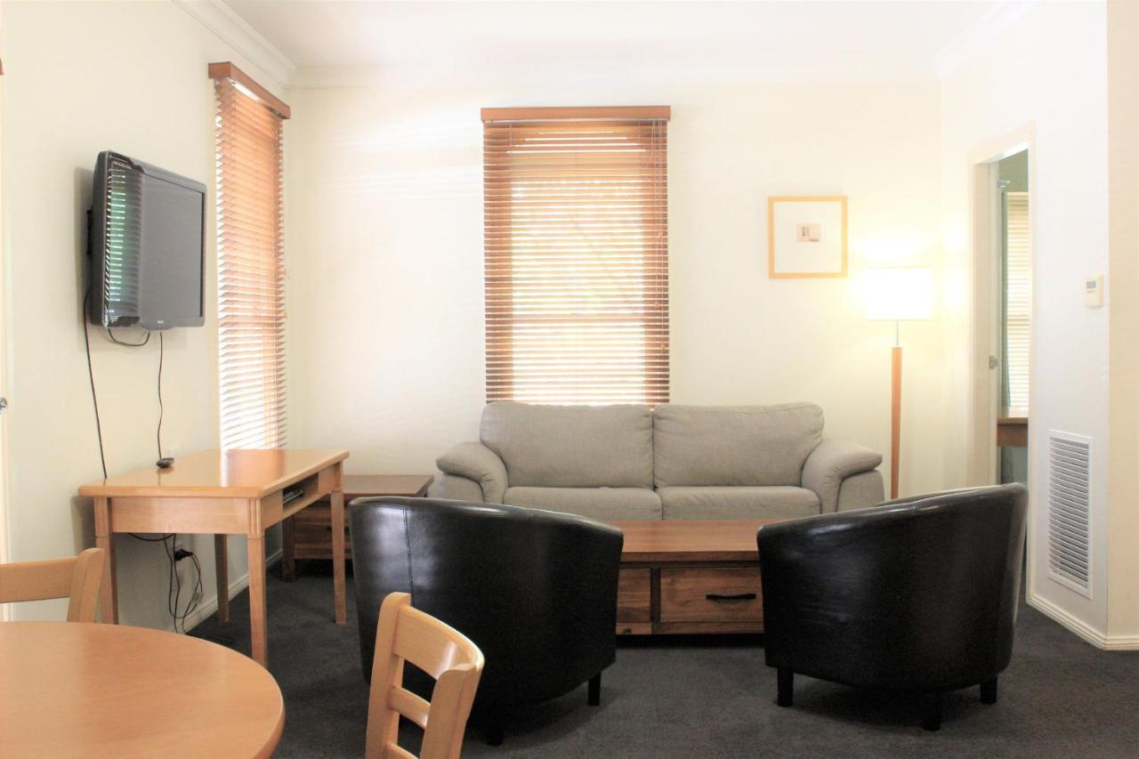Aparthotel Carlyle & Wagga Wagga