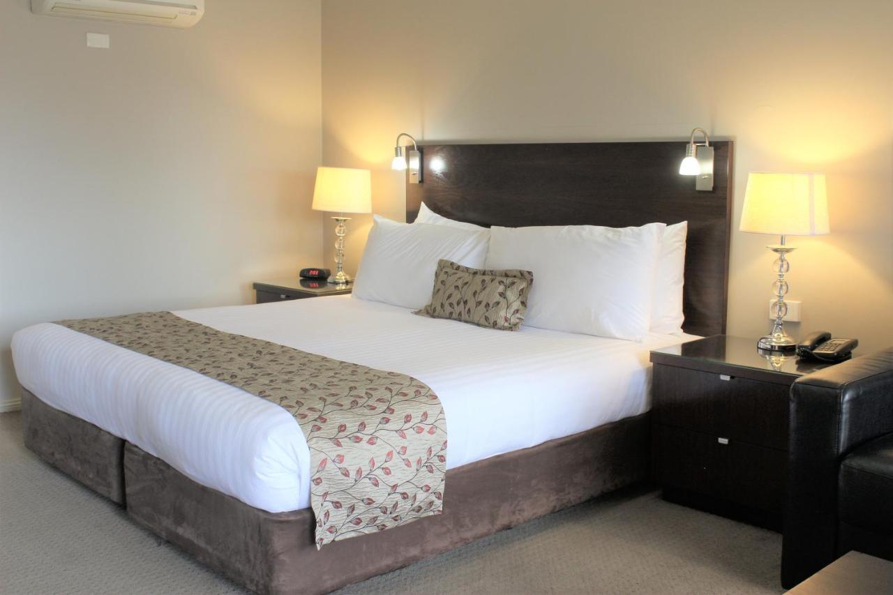 Aparthotel Carlyle & Wagga Wagga