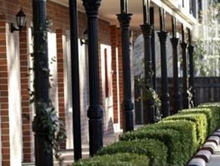 Aparthotel Carlyle & Wagga Wagga